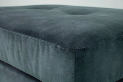 Polsterhocker Model 04, Ozeanblau