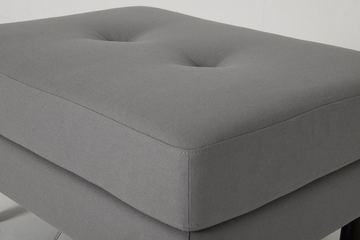 Model 04 Ottoman, Risso
