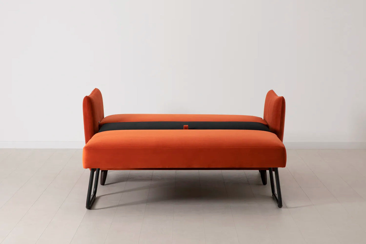 Model 08 Zweisitzer-Schlafsofa , Paprikarot