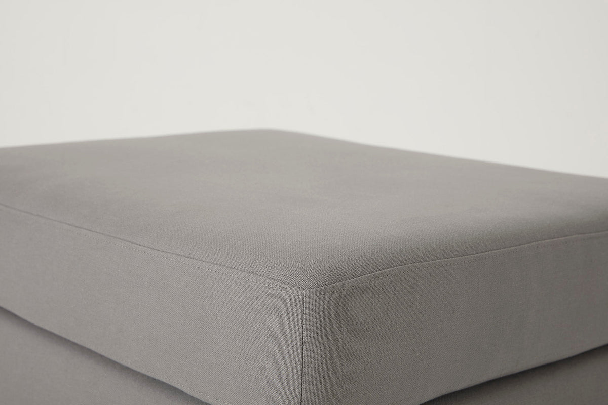 Model 08 Ottoman, Risso