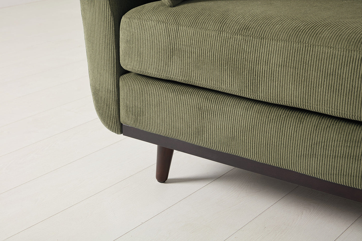 Model 10 Dreisizter Sofa mit Hocker, Fenchelgrün