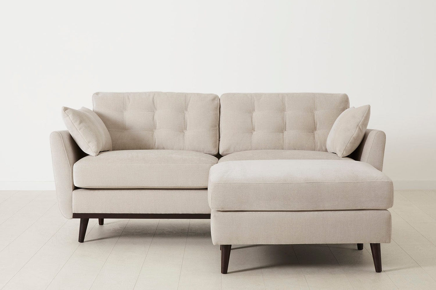 Model 10 Zweisitzer Sofa mit Hocker, Kreideweiß