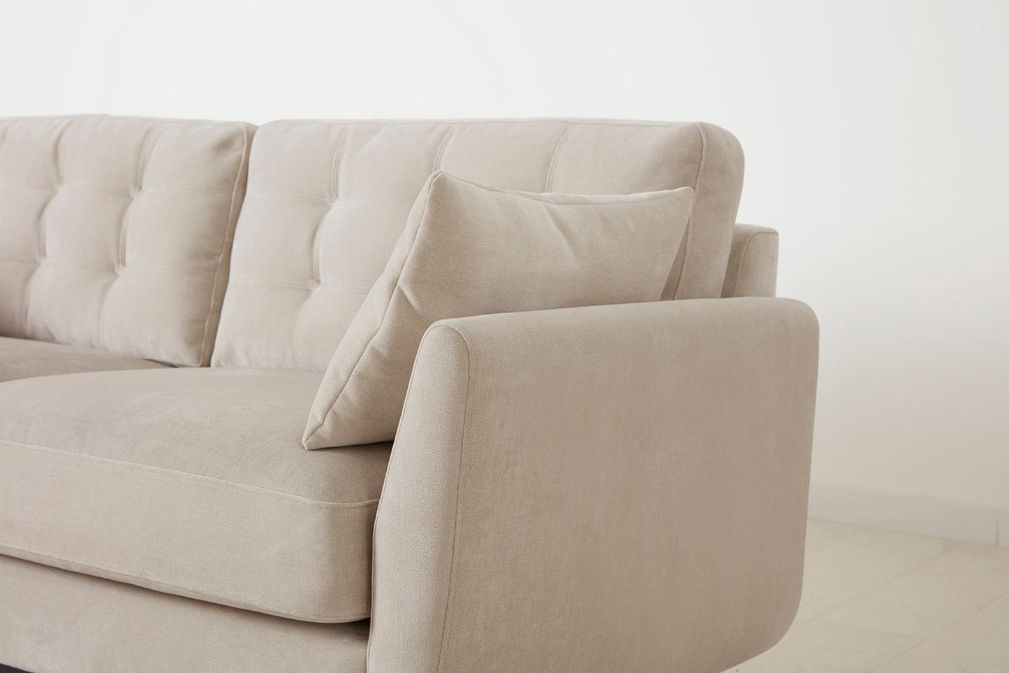 Model 10 Zweisitzer Sofa mit Hocker, Kreideweiß