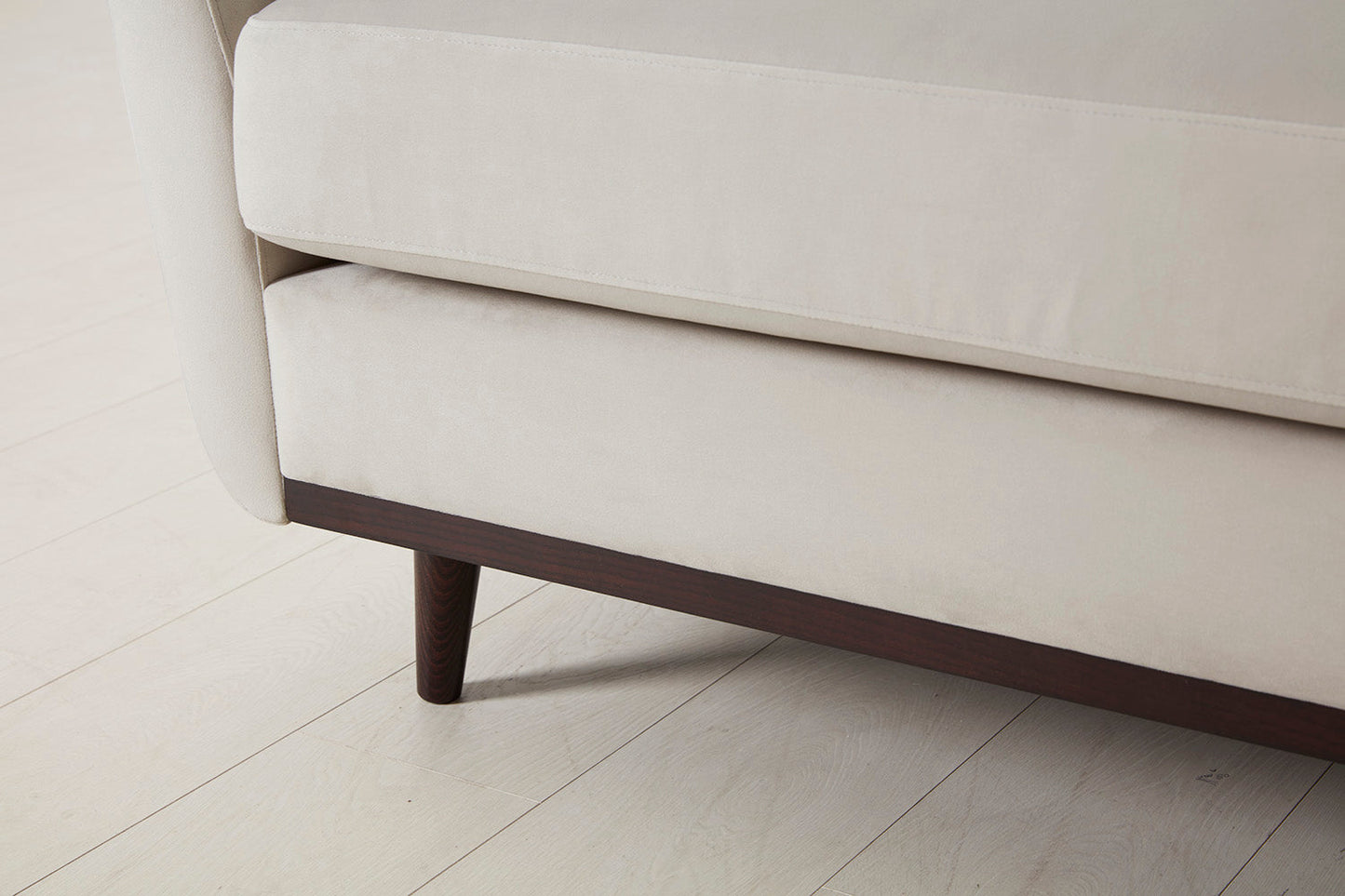 Model 10 Zweisitzer Sofa mit Hocker, Knochenweiß