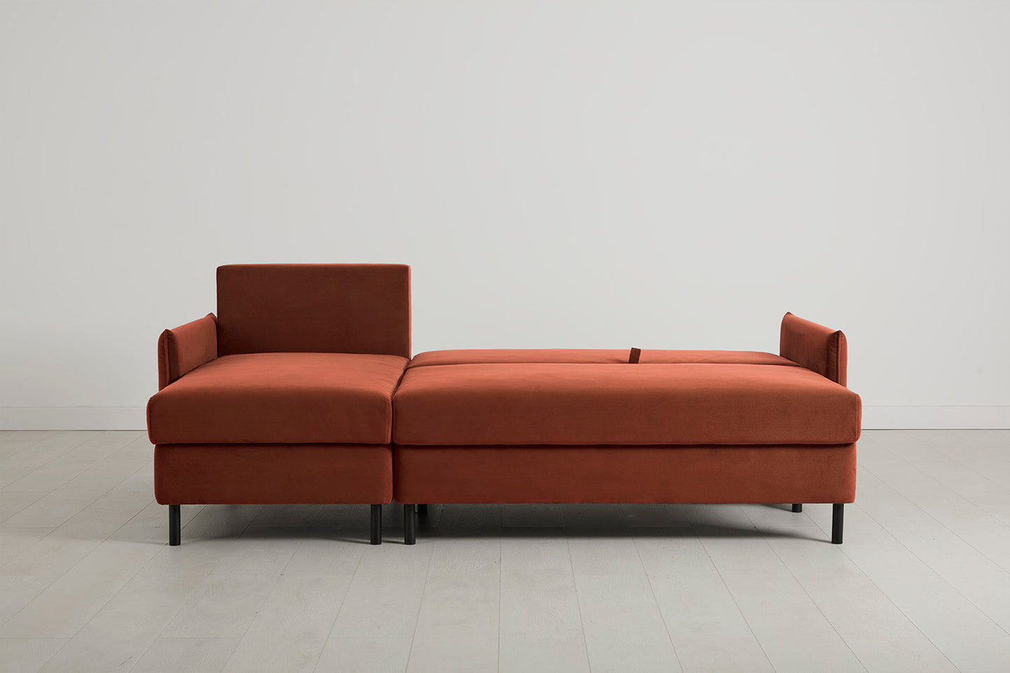 Model 12 Dreisitzer-Sofa mit Chaiselongue links, Ziegelrot