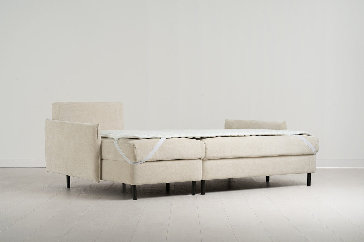 Dreisitzer-Sofa Model 12 mit Chaiselongue links