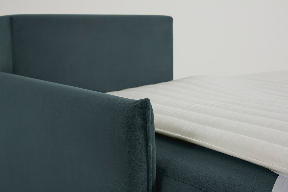 Model 12 Dreisitzer-Sofa mit Chaiselongue links