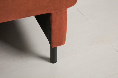 Model 12 Dreisitzer-Sofa mit Chaiselongue links, Ziegelrot