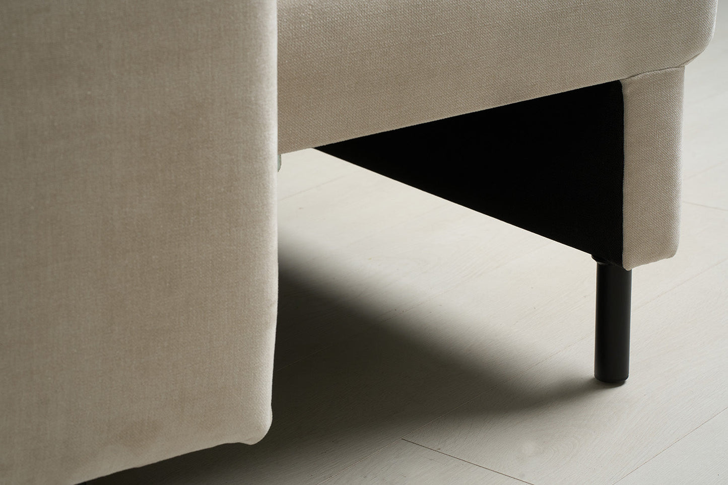 Dreisitzer-Sofa Model 12 mit Chaiselongue links