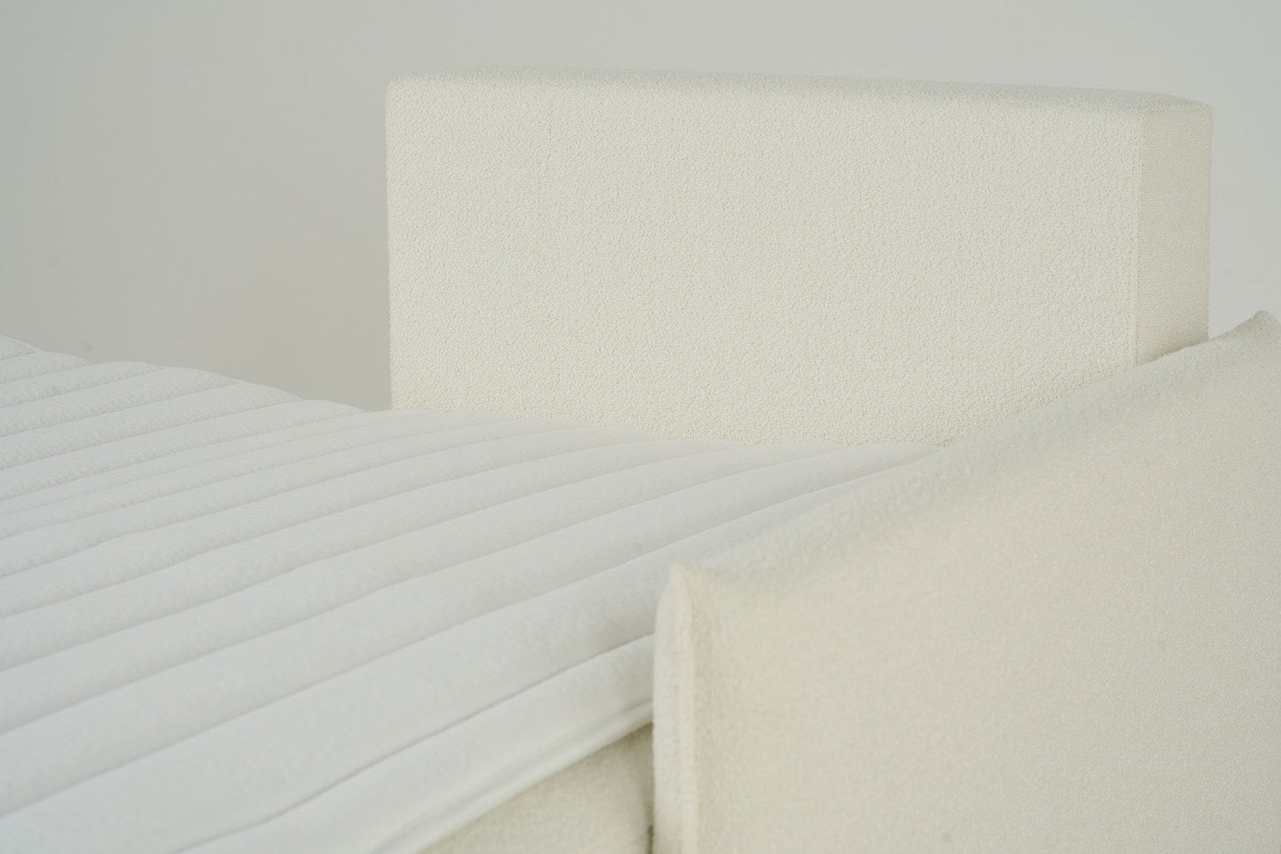 Dreisitzer-Sofa Model 12 mit Chaiselongue links