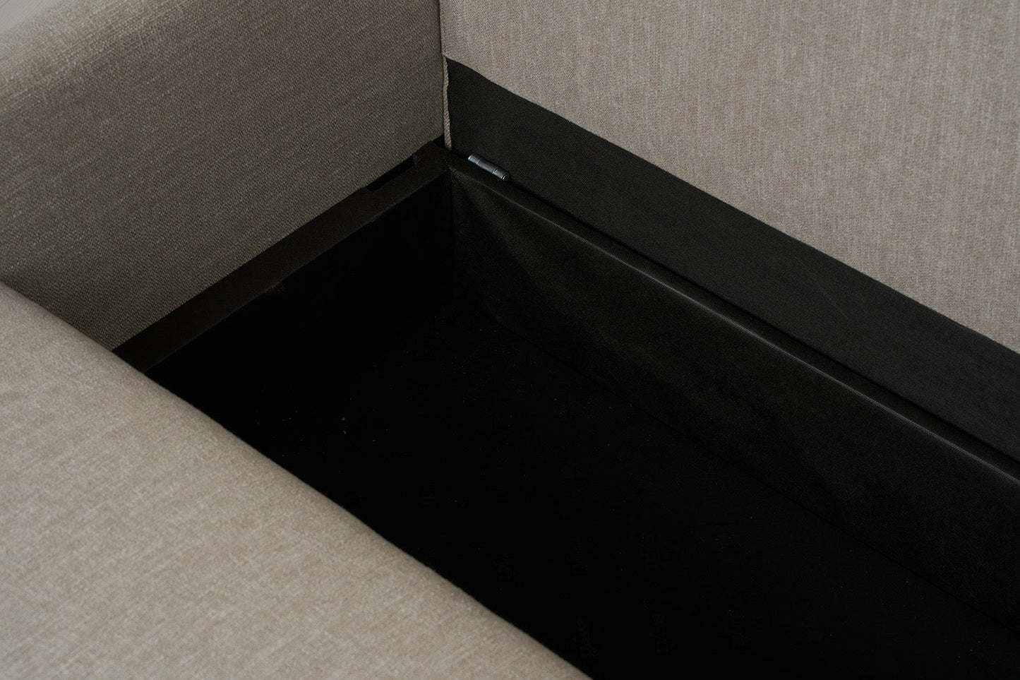 Dreisitzer-Sofa Model 12 mit Chaiselongue links