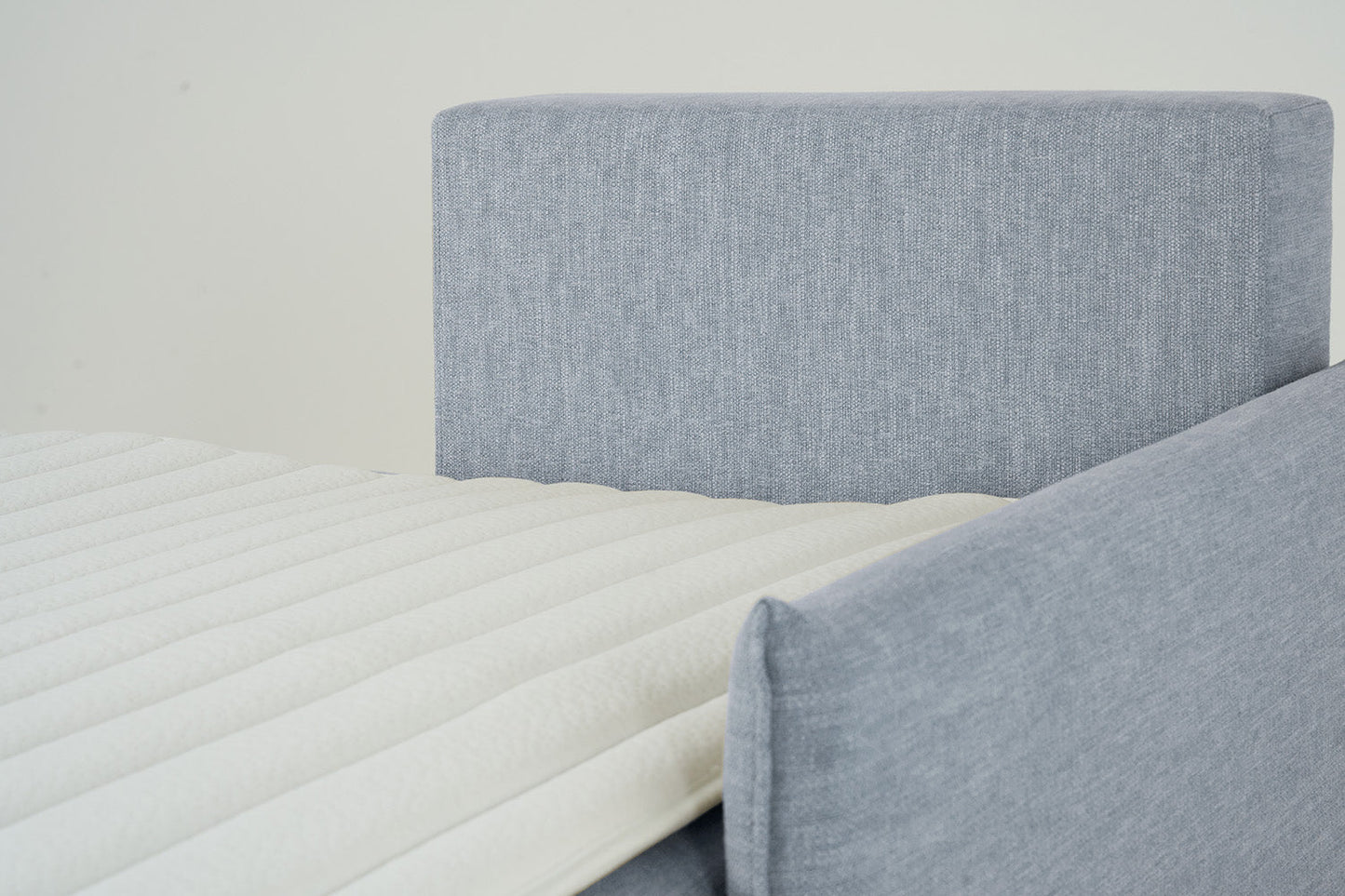 Dreisitzer-Sofa Model 12 mit Chaiselongue links