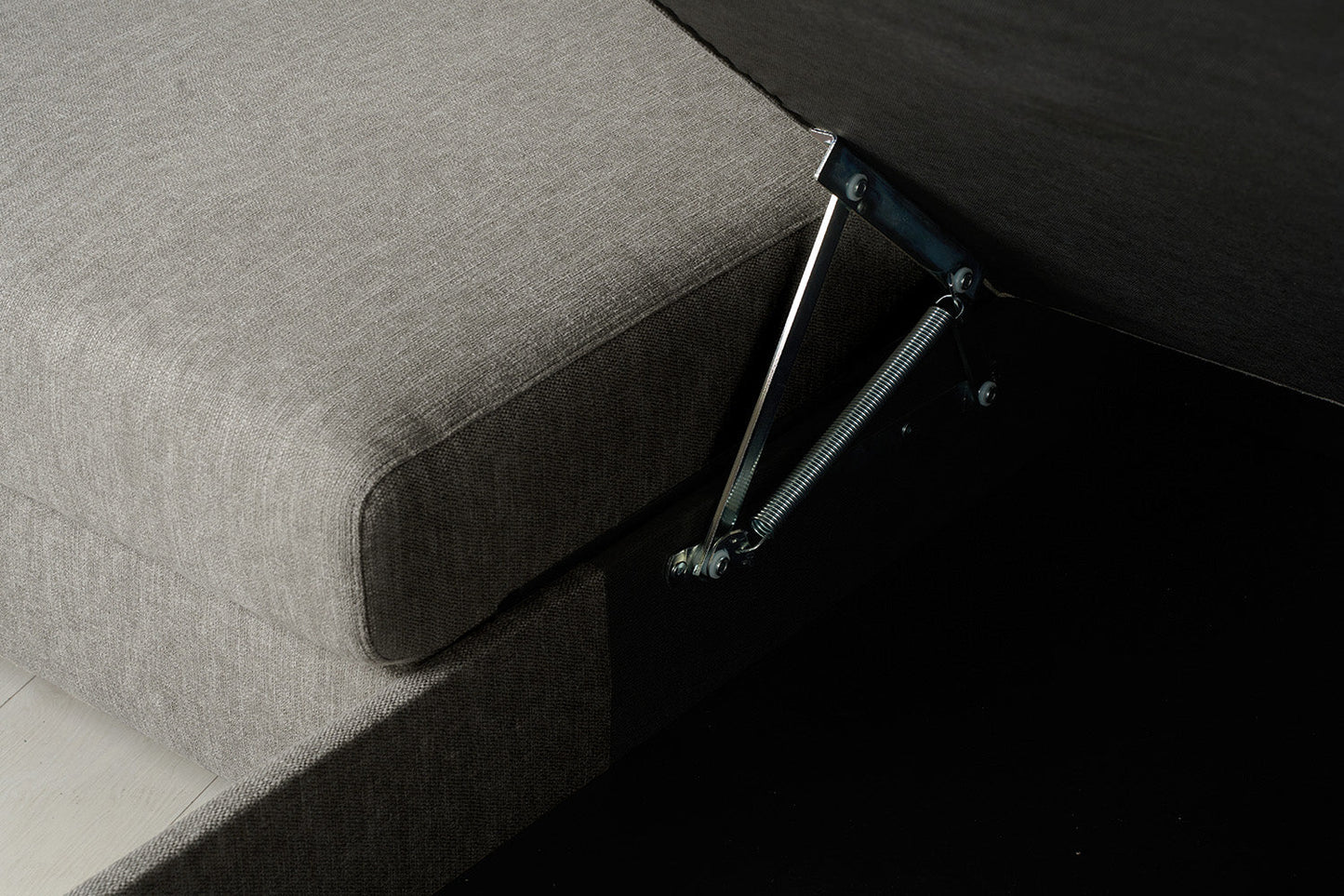 Dreisitzer-Sofa Model 12 mit Chaiselongue links