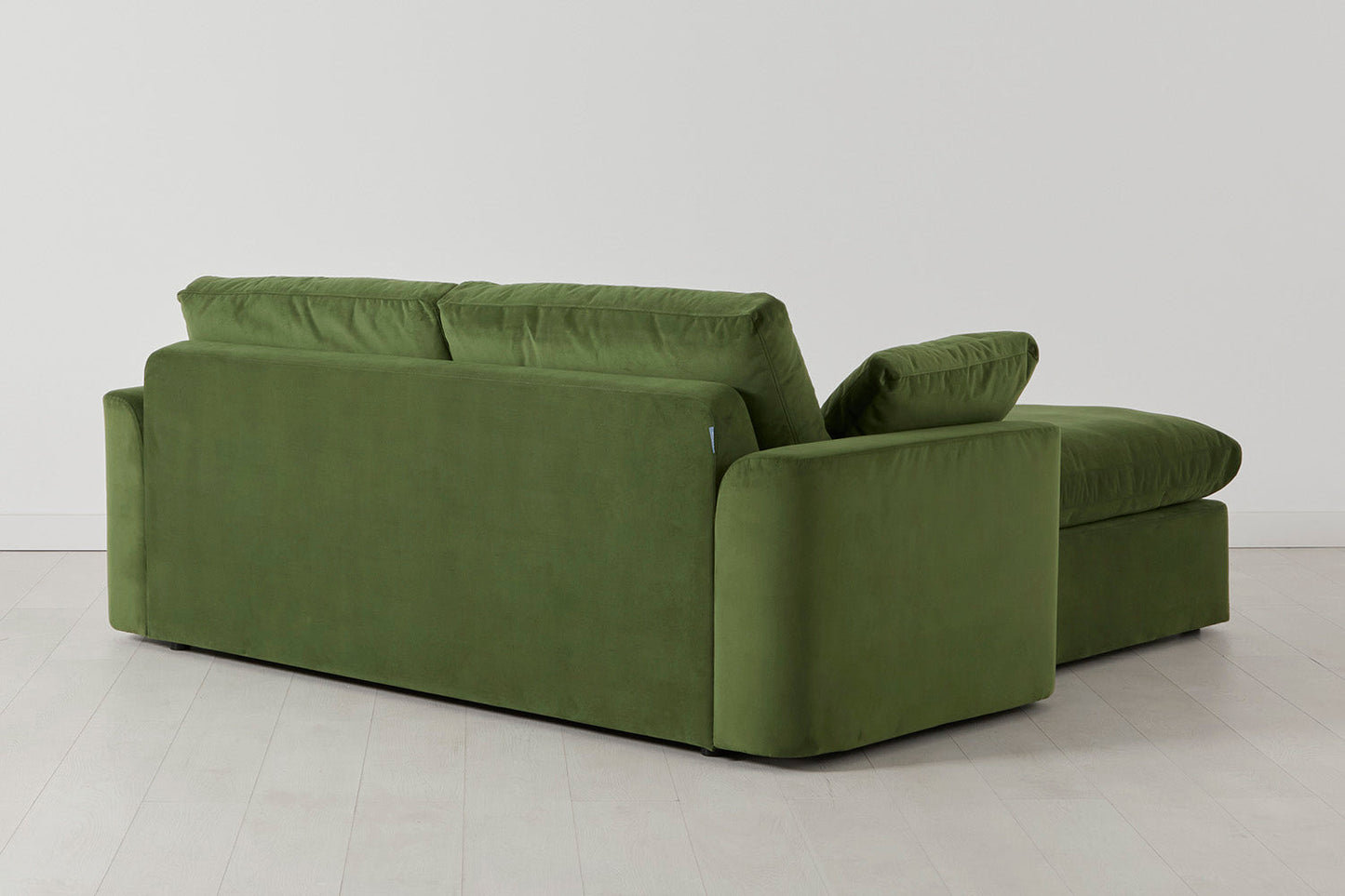 Model 13 Zweisitzer-Sofa mit Caiselongue rechts, Laubgrün