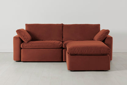Model 13 Dreisitzer-Sofa mit Caiselongue rechts, Ziegelrot