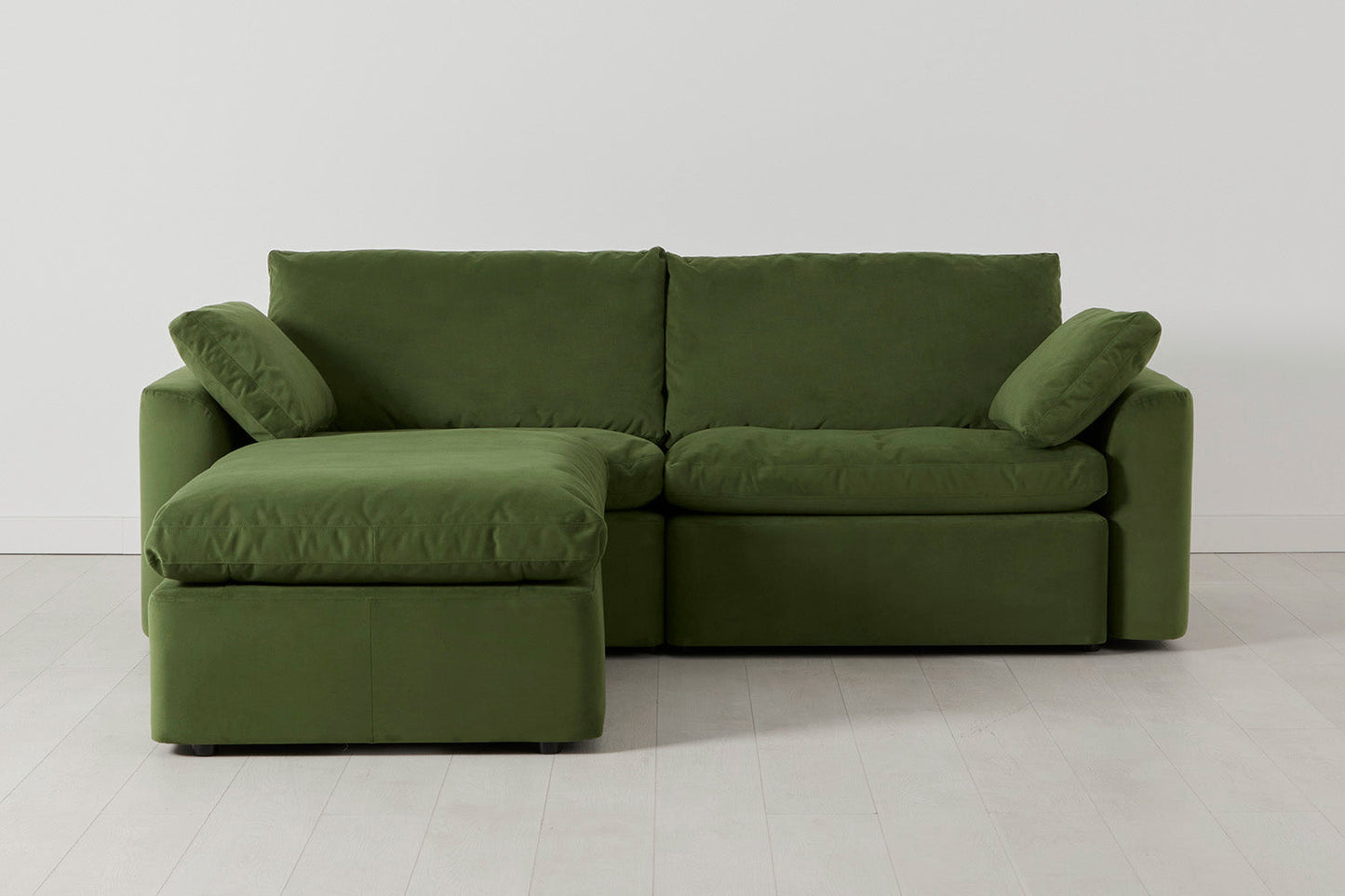 Model 13 Dreisitzer-Sofa mit Caiselongue links, Laubgrün