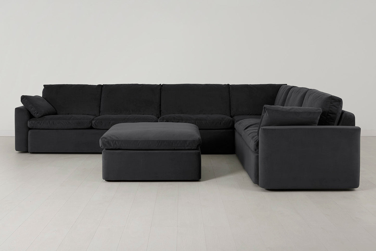 Model 13 Großes Ecksofa mit Polsterhocker, Dunkelgrau