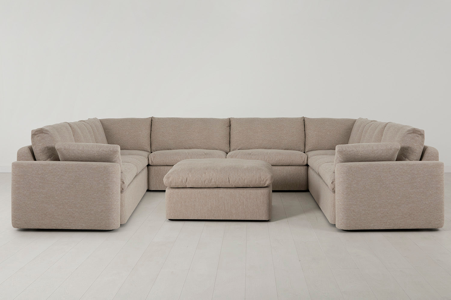 Model 13 U-Form Sofa mit Polsterhocker – Swyft
