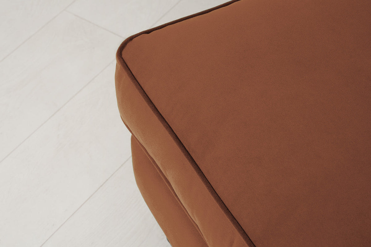 Model 15 Ottoman, Umber