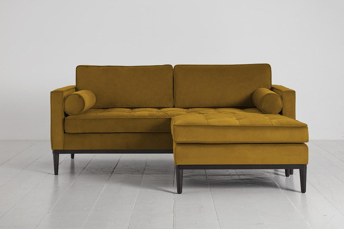 Model 02 Zweisitzer Sofa mit Hocker, Senfgelb