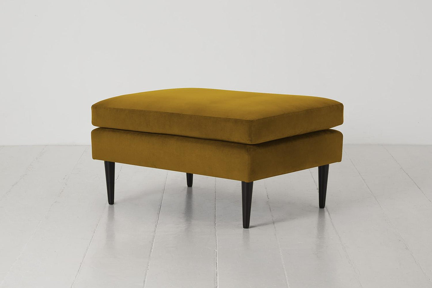 Polsterhocker Model 01, Senfgelb