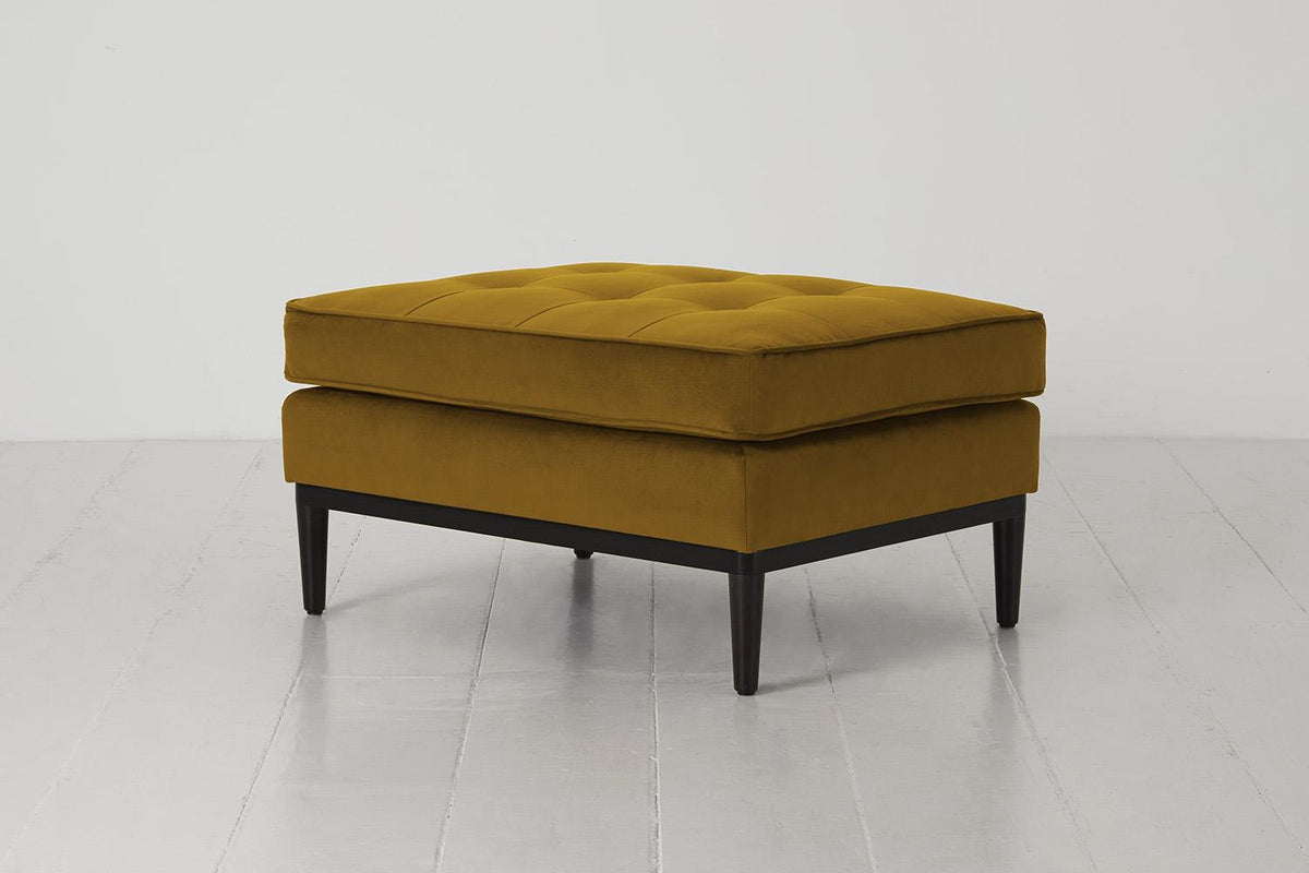 Polsterhocker Model 02, Senfgelb