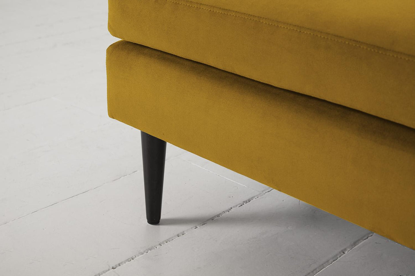 Dreisitzer-Sofa Model 01, Senfgelb