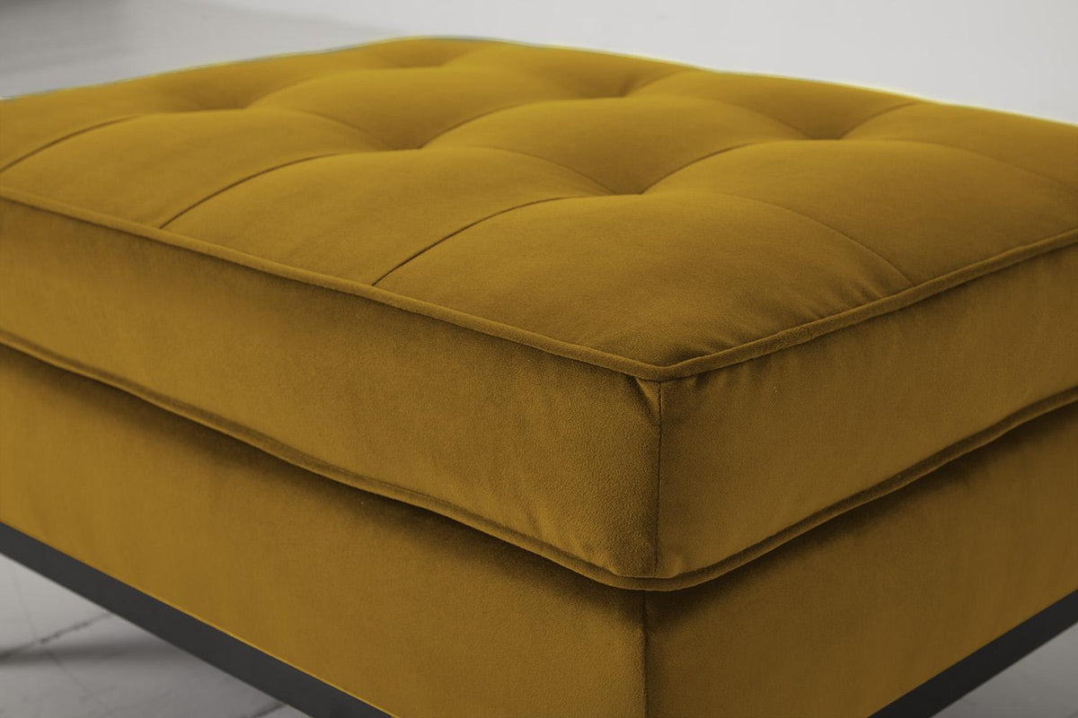 Polsterhocker Model 02, Senfgelb