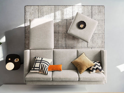 Model 01 Dreisizter Sofa mit Hocker, Steingrau
