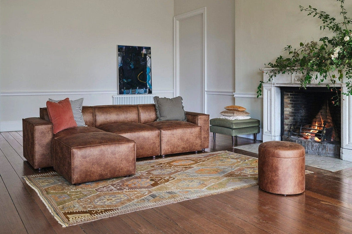 Dreisitzer-Sofa Model 03 mit Chaiselongue links, Kastanienbraun