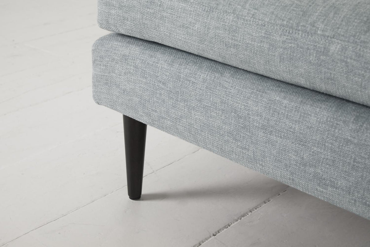 Polsterhocker Model 01, Meerglasblau