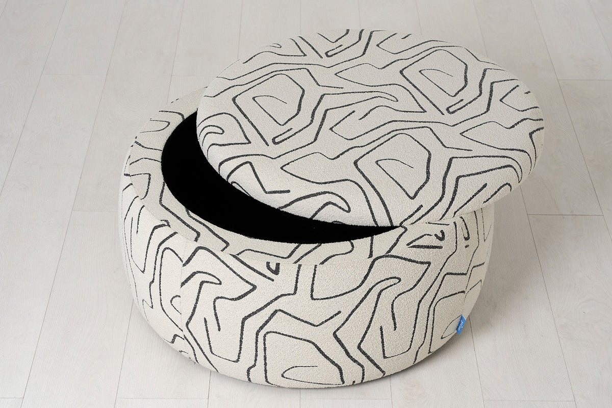 Polsterhocker 01, Kritzel