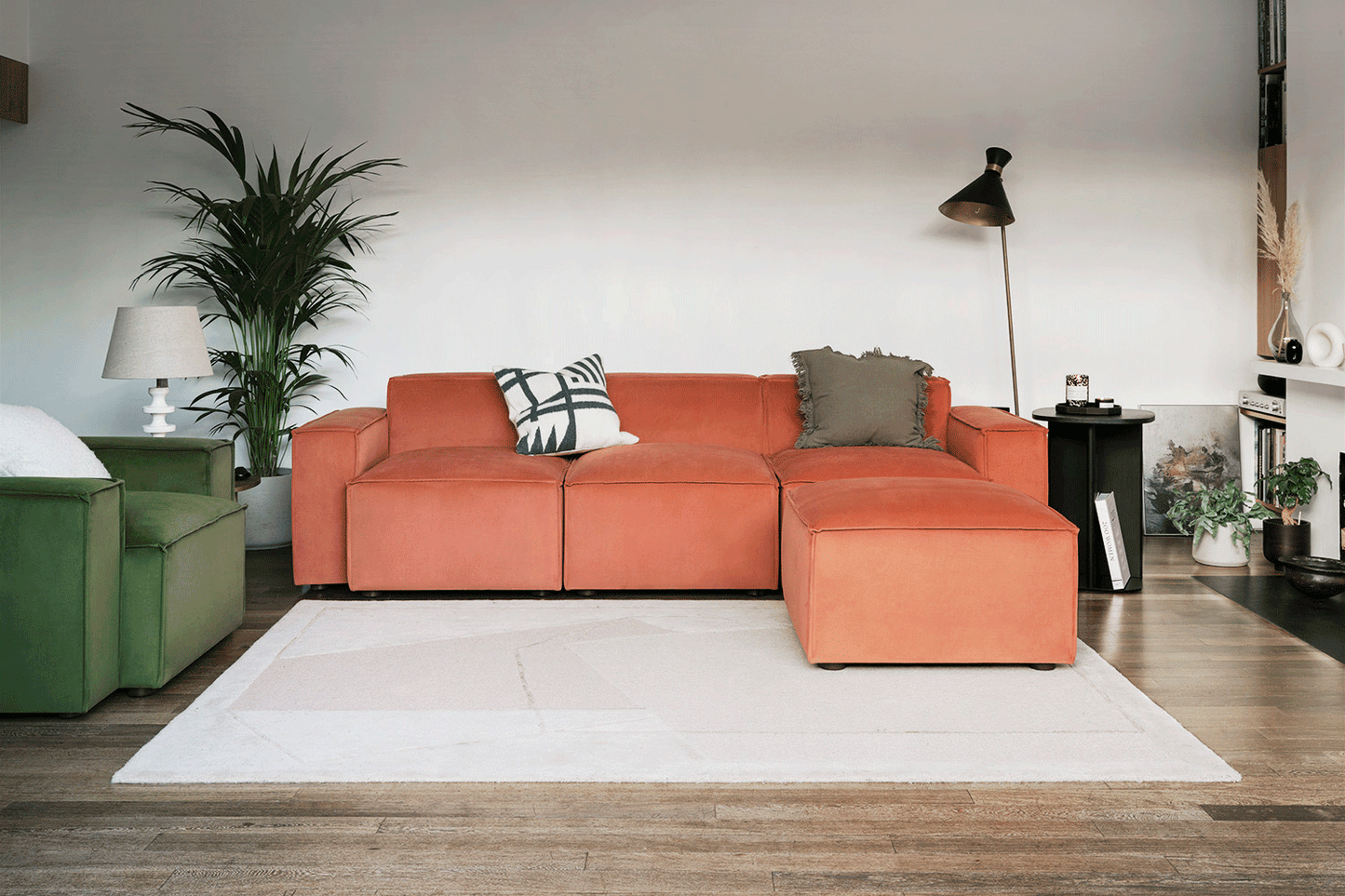 Dreisitzer-Sofa Model 03 mit Chaiselongue rechts, Ziegelrot