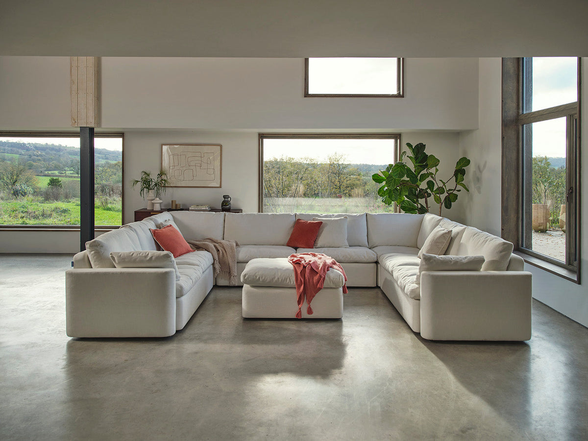 Model 13 U-Form Sofa, Helles Pergament