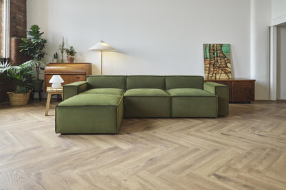 Dreisitzer-Sofa Model 03 mit Chaiselongue links, Laubgrün