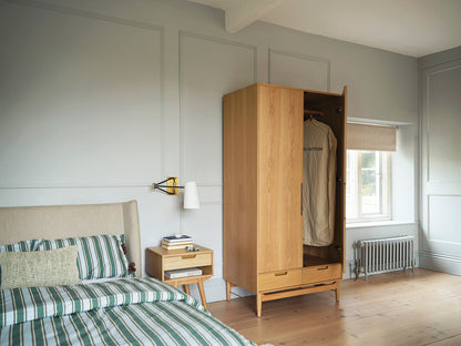 Kleiderschrank 01, Eiche