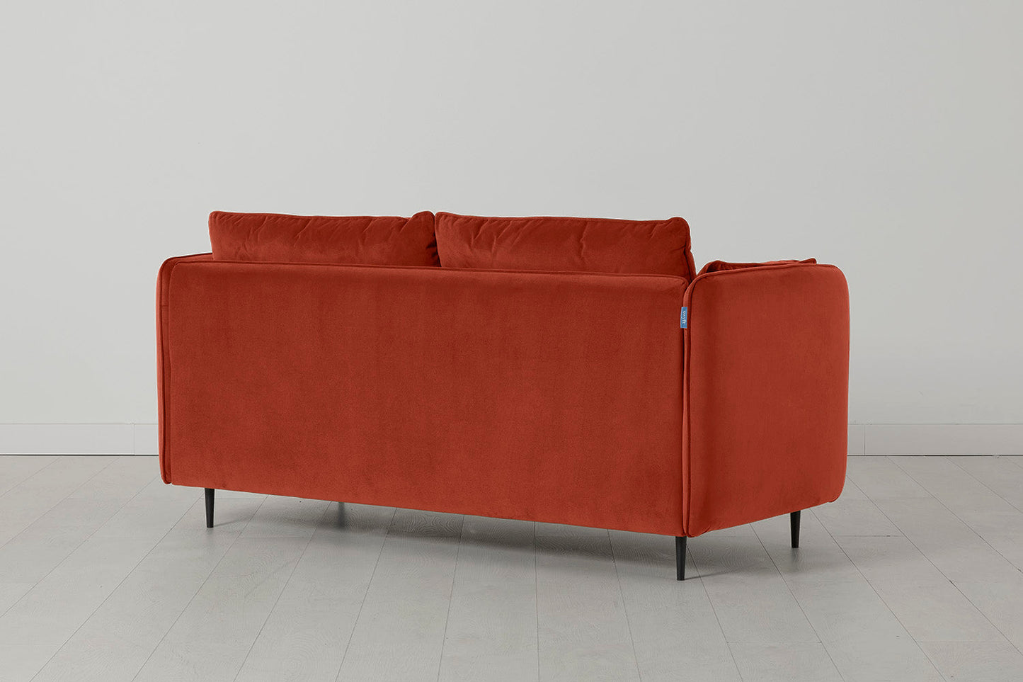 Model 19 Zweisitzer-Sofa mit Polsterhocker, Paprikarot