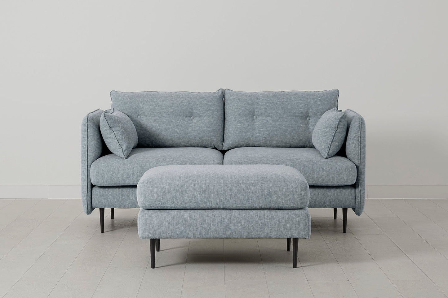 Model 19 Zweisitzer-Sofa mit Polsterhocker, Meerglasblau