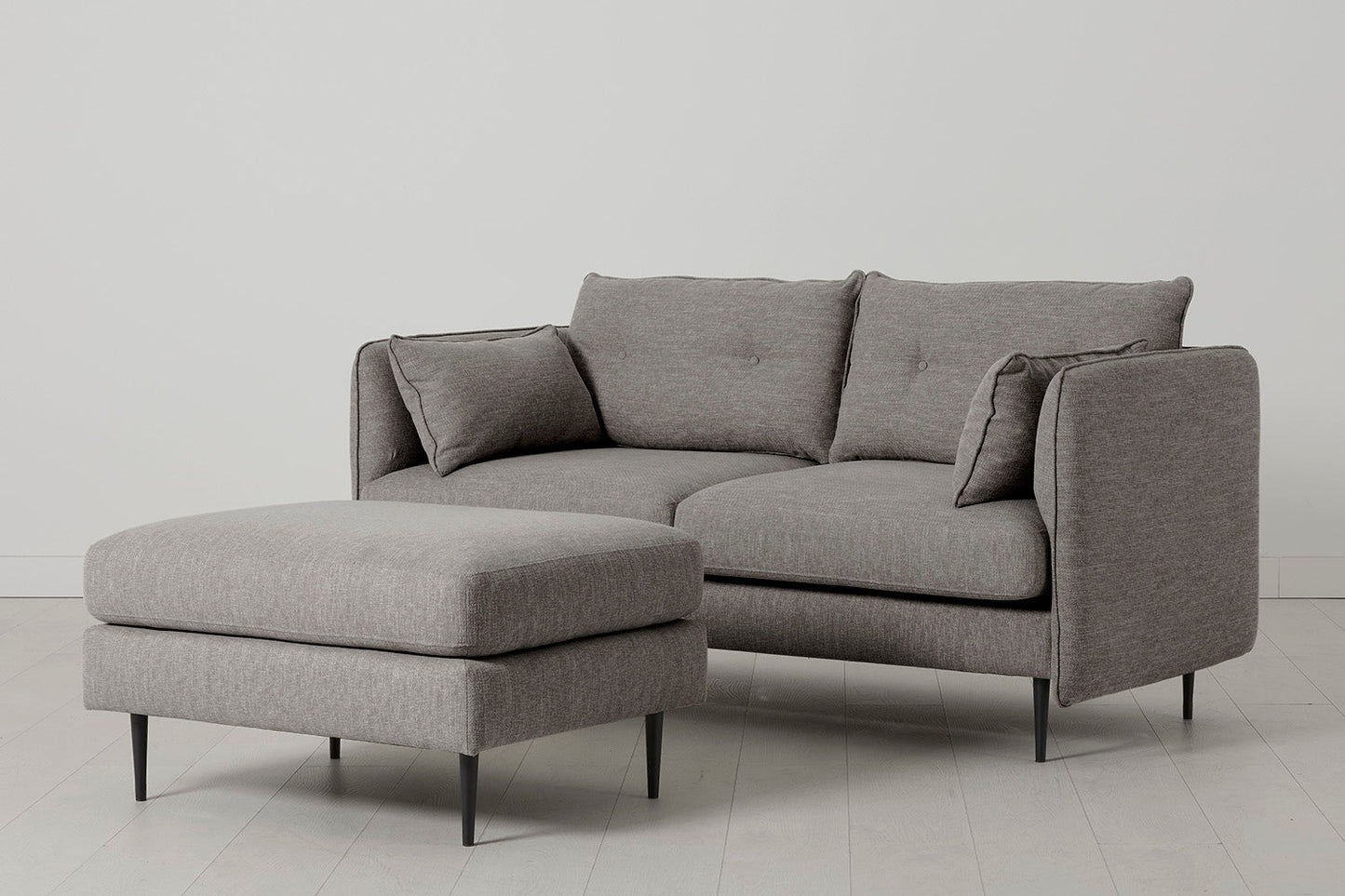Model 19 Zweisitzer-Sofa mit Polsterhocker, Schattengrau