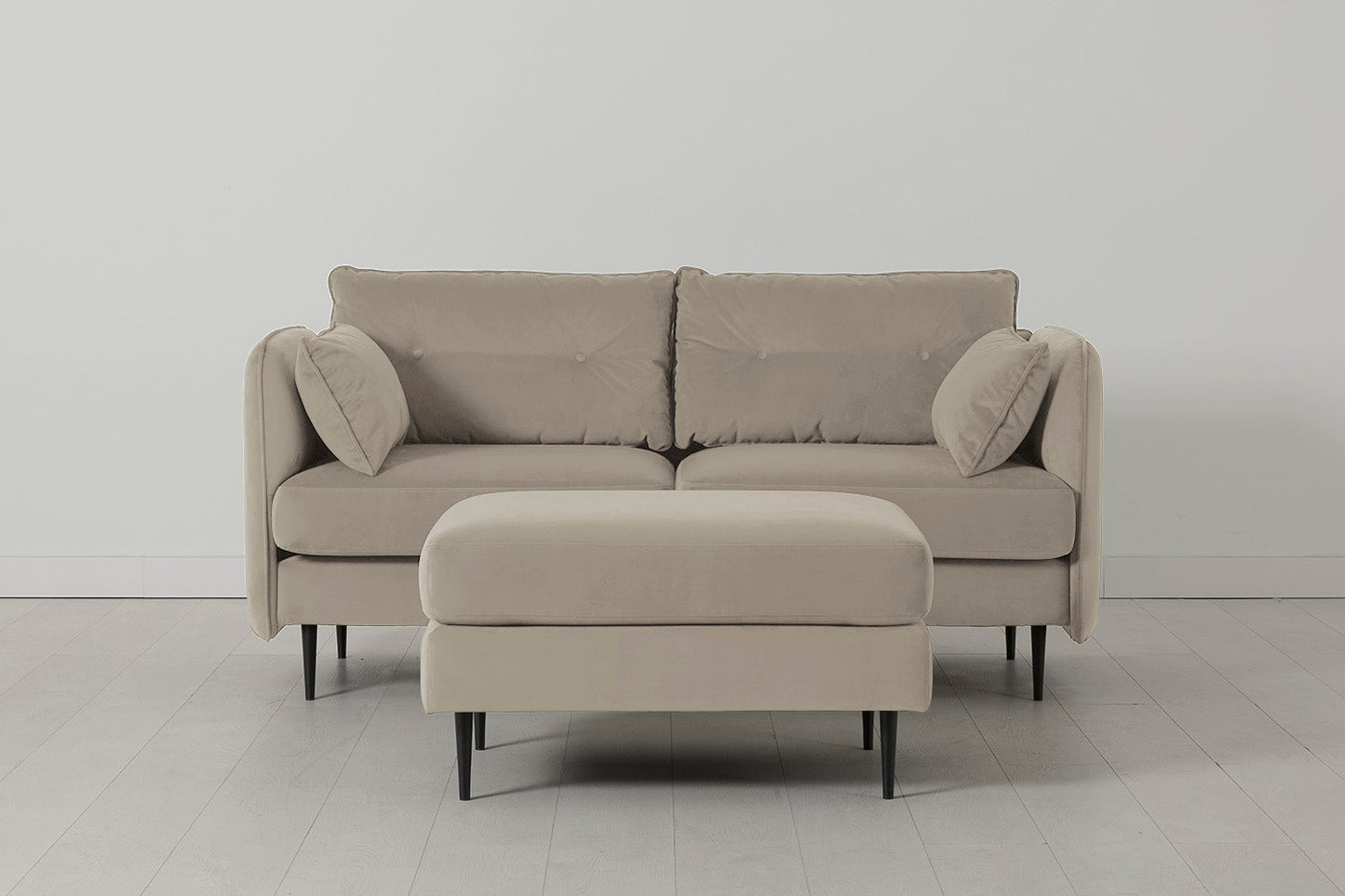 Model 19 Zweisitzer-Sofa mit Polsterhocker, Knochenweiß