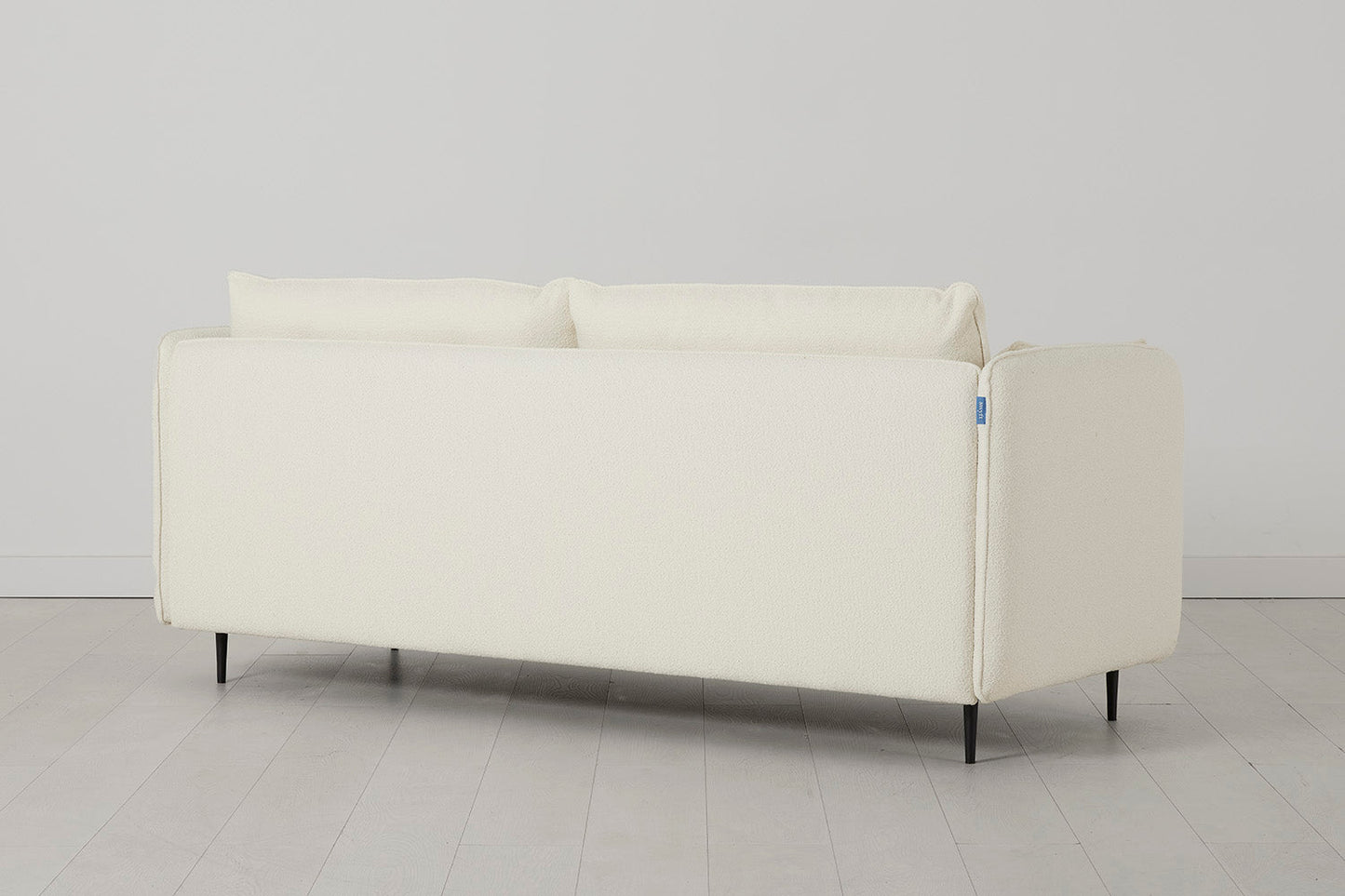 Model 19 Dreisitzer-Sofa mit Polsterhocker, Elfenbeinfarbe