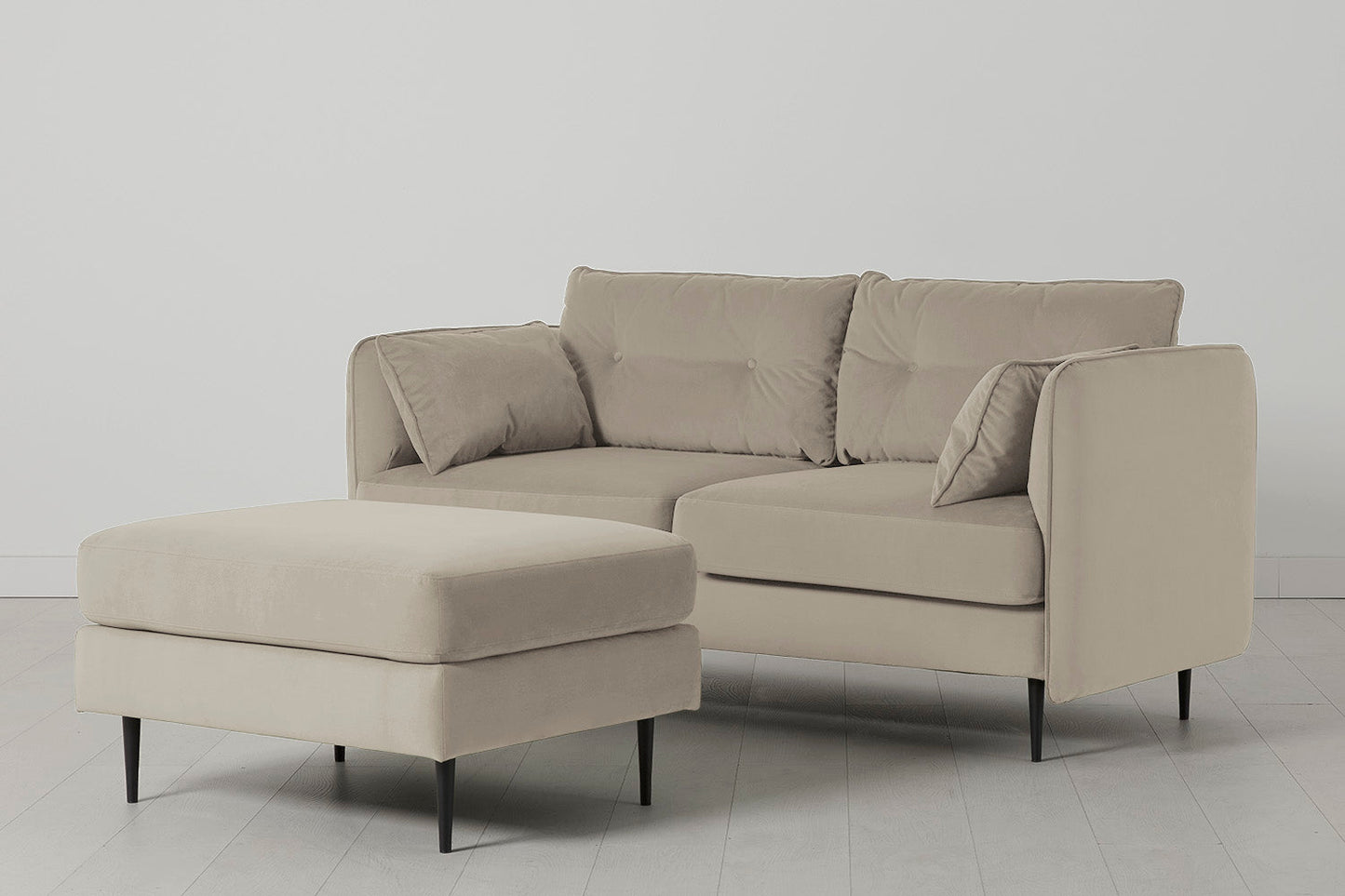 Model 19 Zweisitzer-Sofa mit Polsterhocker, Knochenweiß