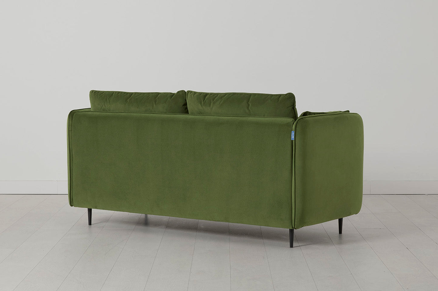 Model 19 Zweisitzer-Sofa mit Polsterhocker, Laubgrün