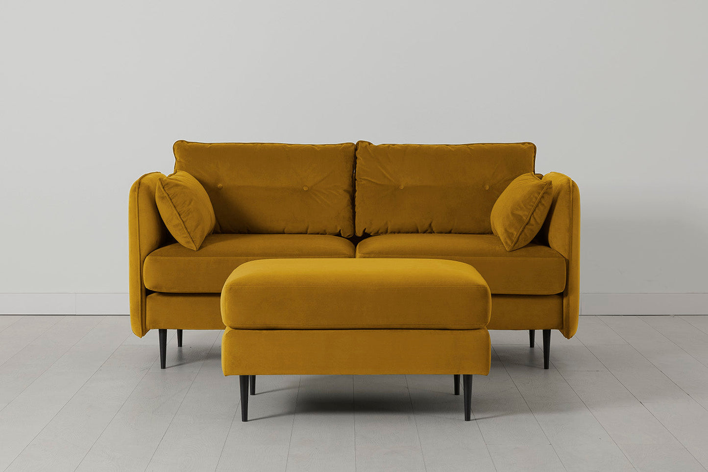 Model 19 Zweisitzer-Sofa mit Polsterhocker, Senfgelb