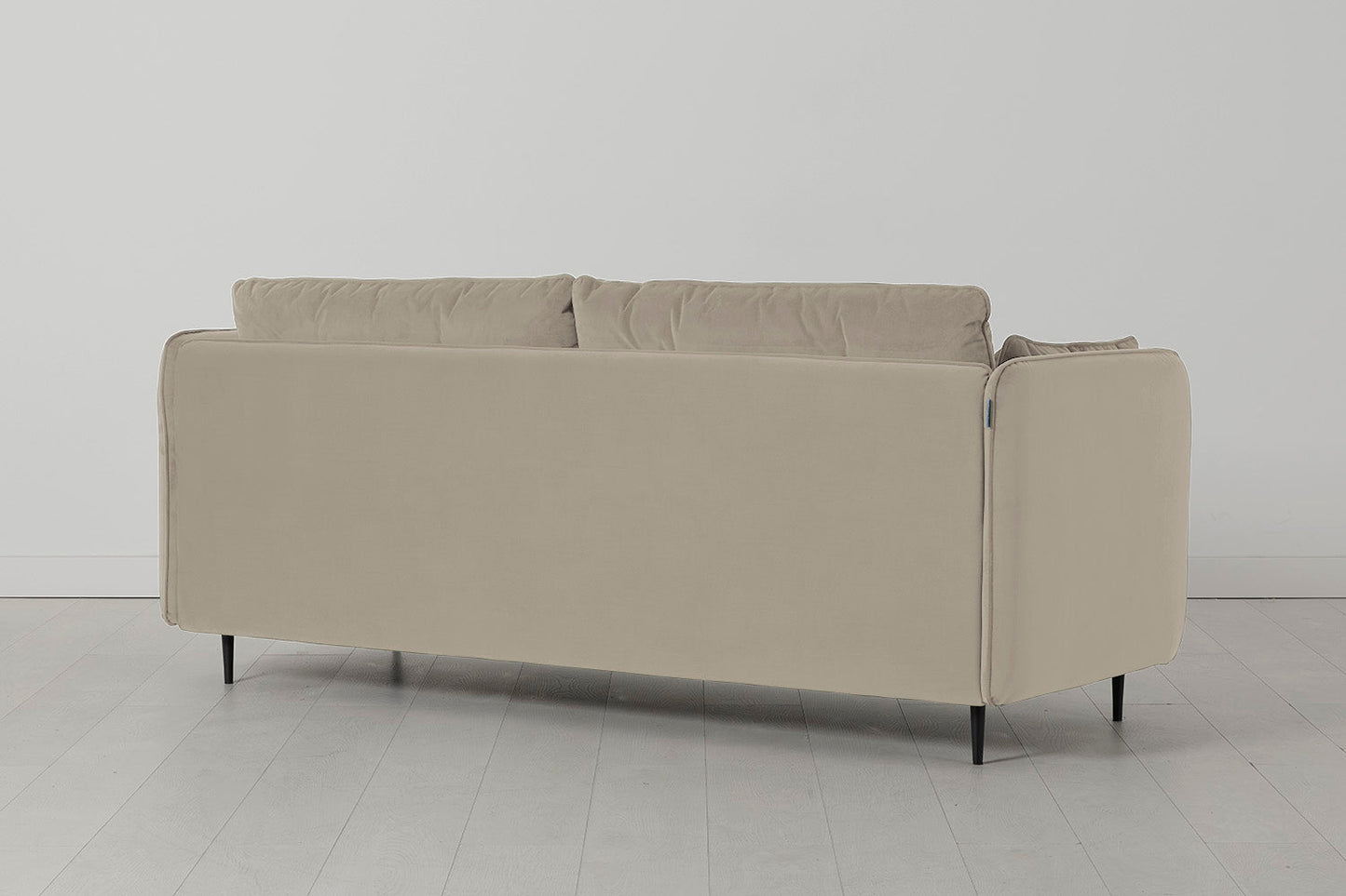 Model 19 Dreisitzer-Sofa mit Polsterhocker, Knochenweiß
