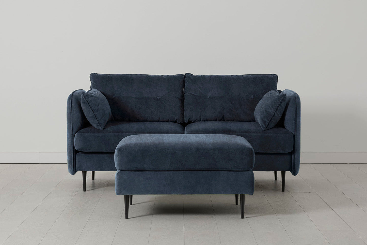 Model 19 Zweisitzer-Sofa mit Polsterhocker, Ozeanblau