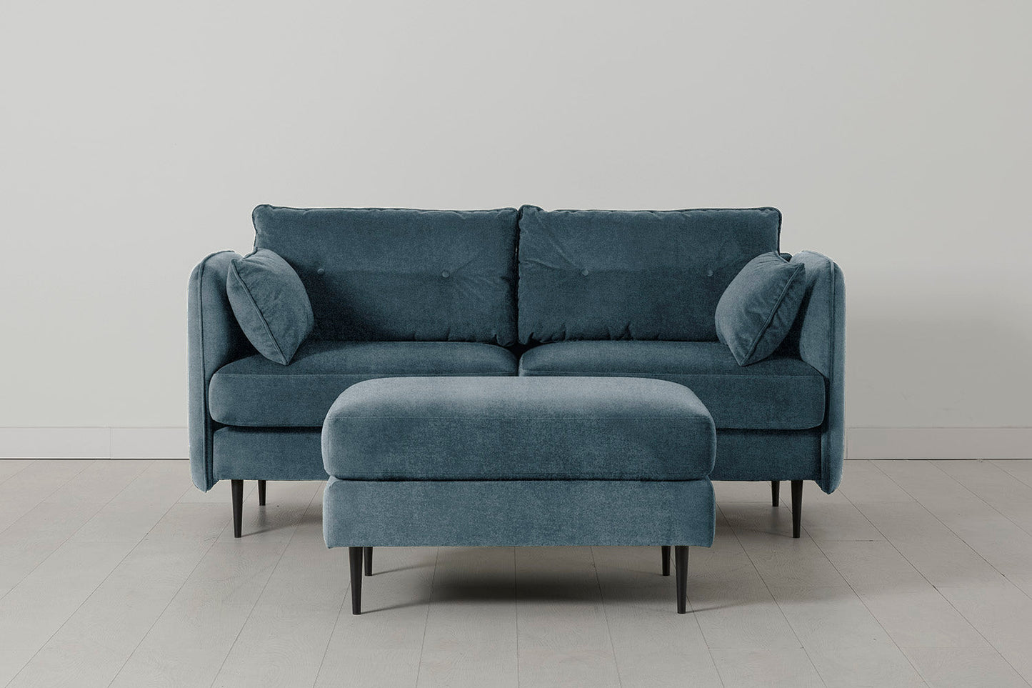 Model 19 Zweisitzer-Sofa mit Polsterhocker, Wasserblau