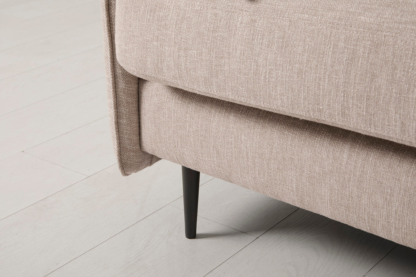 Model 19 Zweisitzer-Sofa mit Polsterhocker, Steingrau
