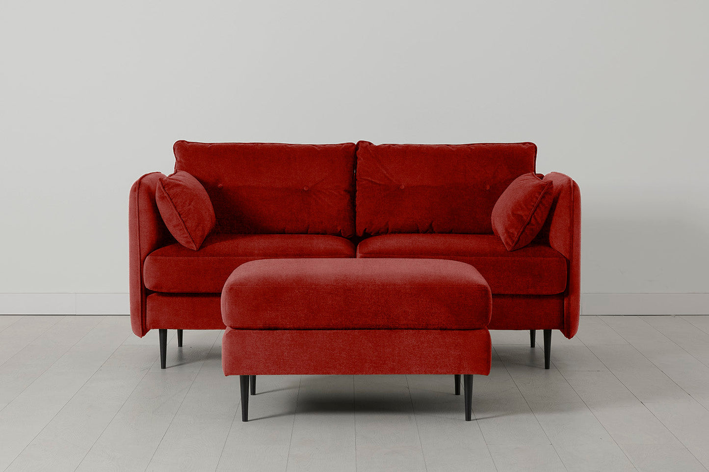 Model 19 Zweisitzer-Sofa mit Polsterhocker, Harissarot