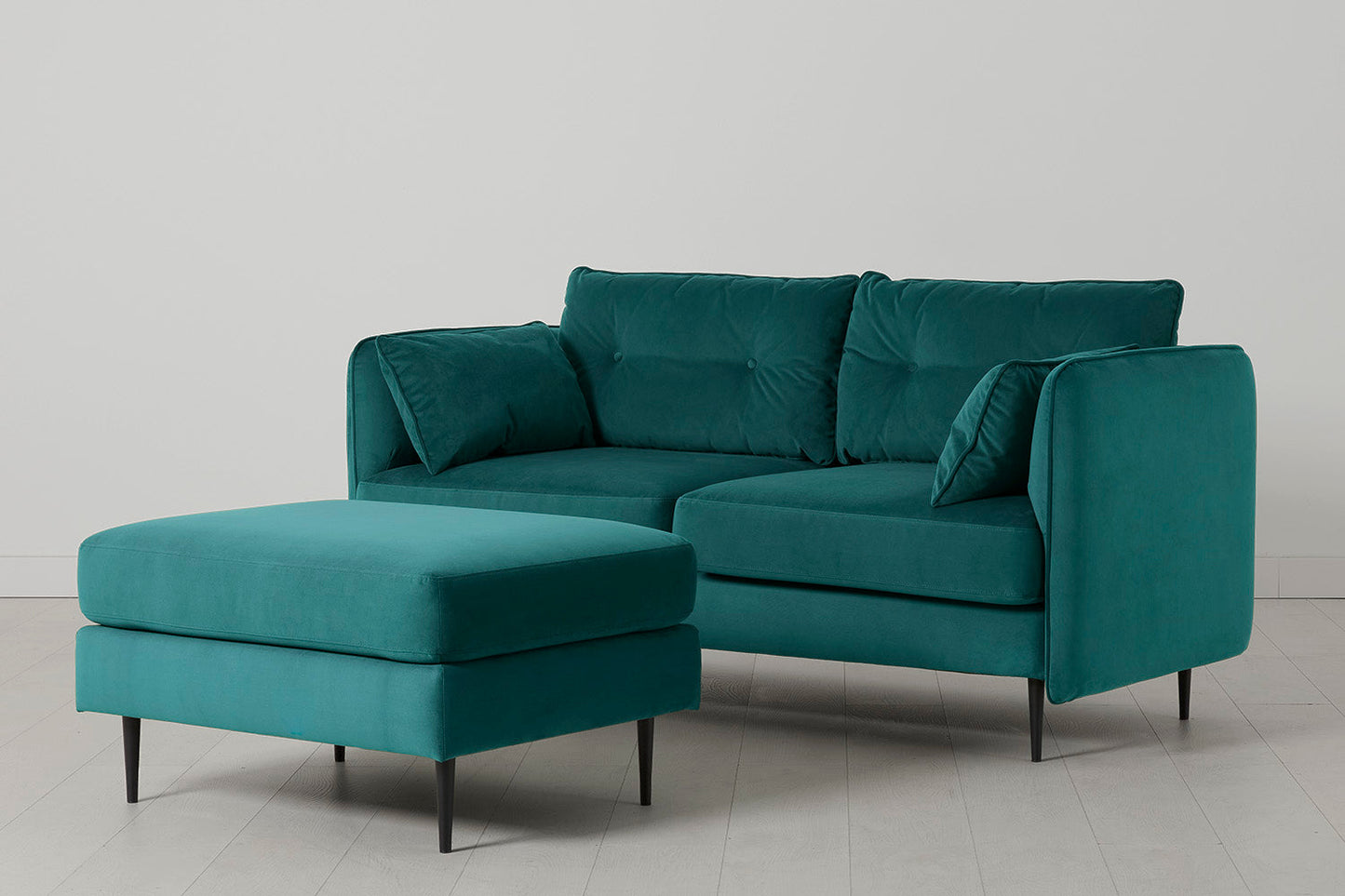 Model 19 Zweisitzer-Sofa mit Polsterhocker, Eisvogelblau